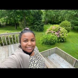 Meet your Posher, Hildaliza